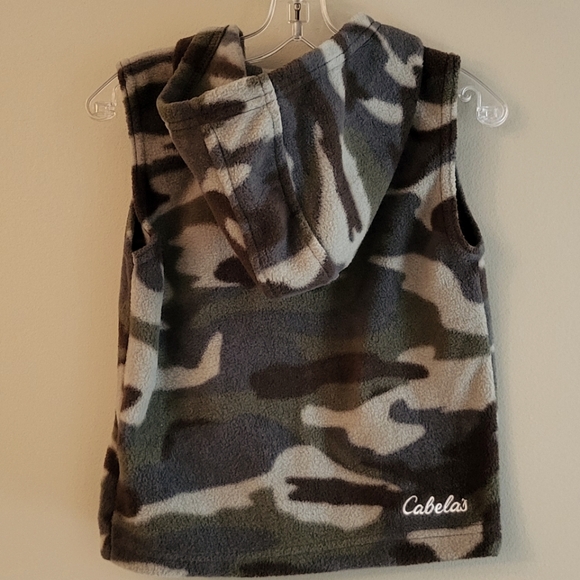 Cabela's camo fleece hooded zip up vest - Picture 2 of 5